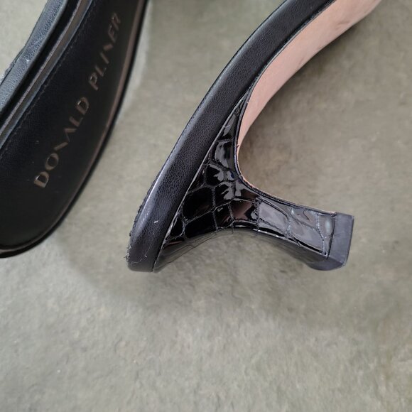 Donald Pliner Heel Sandal - Picture 6 of 7